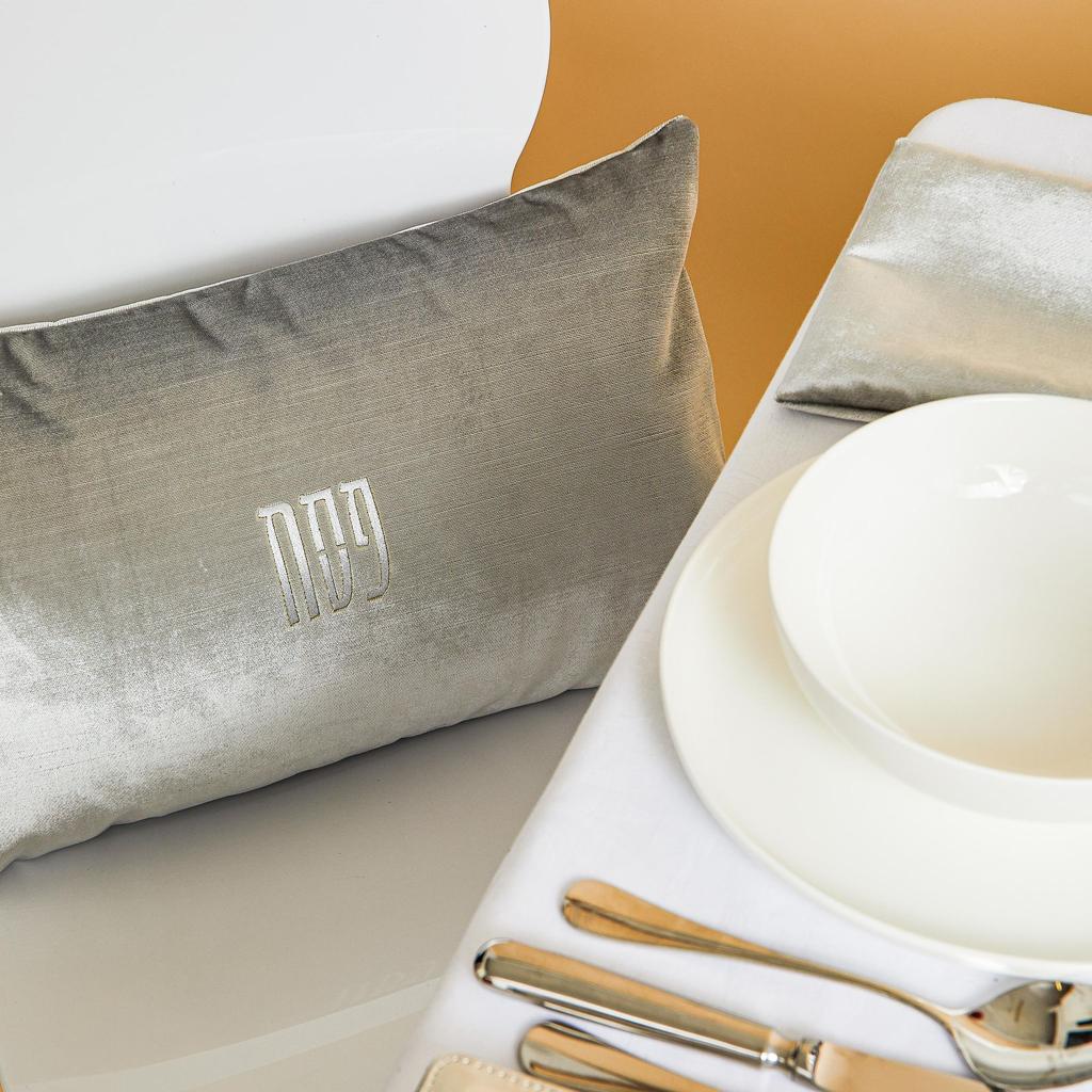 Velvet Leaves Seder Set